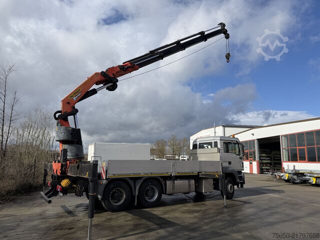 Ciężarówka z płaską platformą MAN Truck & Bus TGA08  TGS 26.440 6 x 4 BL mit Kran PK53002