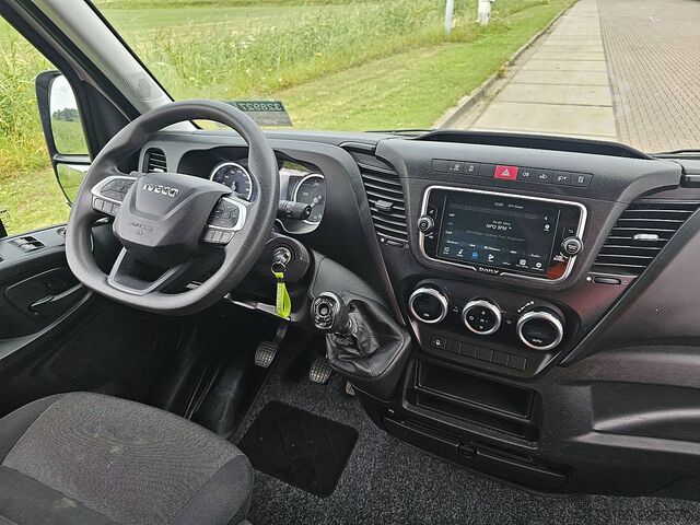 IVECO DAILY 35C16 sandučar sa podiznom rampom! IVECO DAILY 35C16 Bakwagen Laadklep!