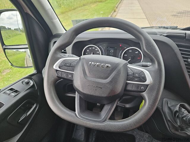 IVECO DAILY 35C16 sandučar sa podiznom rampom! IVECO DAILY 35C16 Bakwagen Laadklep!