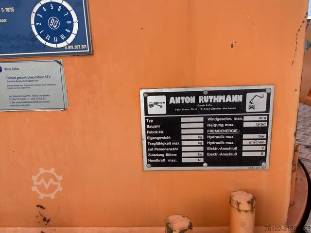 Radna platforma montirana na kamionu Mercedes-Benz 1117