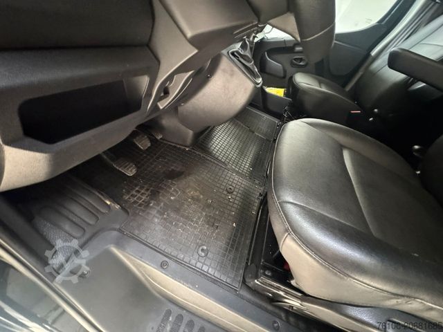 Vrachtwagen met bakwagen RENAULT Master Tiefrahmenkoffer mit Rampe *Kamera*