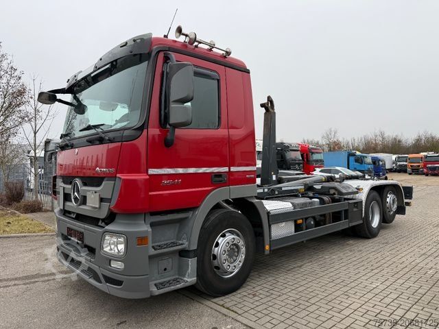 Haakarm vrachtwagen MERCEDES-BENZ Actros 2541 Abrollkipper Meiller/Retarder