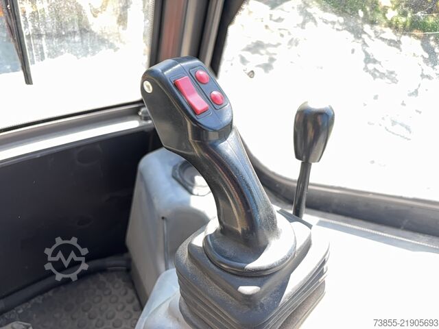 Lader Mecalac Ax 850 with forks and loader-bucket