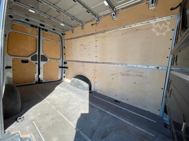 Bestelwagen met verhoogd dak VOLKSWAGEN Crafter 35 KA/ L2H2/ 103kw/ AC/ PDC/ CargoPaket