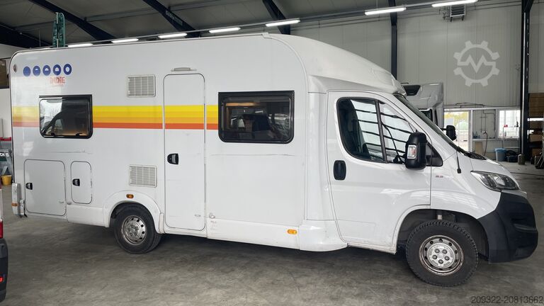 Halvintegreret autocamper Fiat Ducato Carasuite 650 MF | 5 Posti Letto | Semintegrato