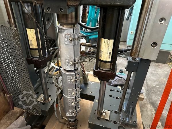 Formsprutningsmaskin Ferromatik Milacron K110D-S/2F