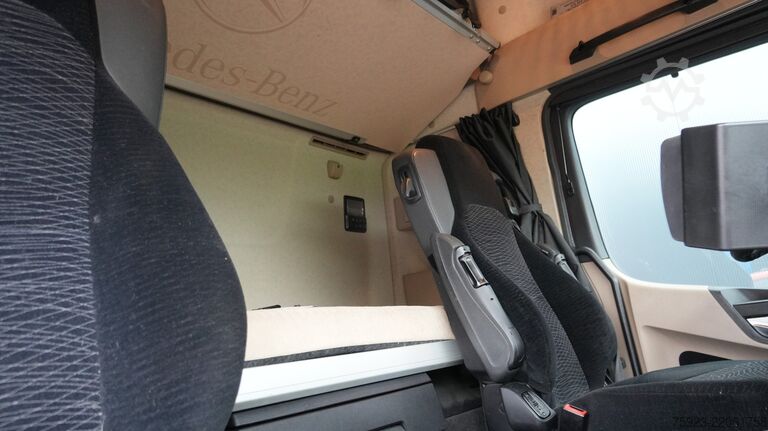 Standard-SZM Mercedes-Benz Actros 1942 tractor unit with TRS