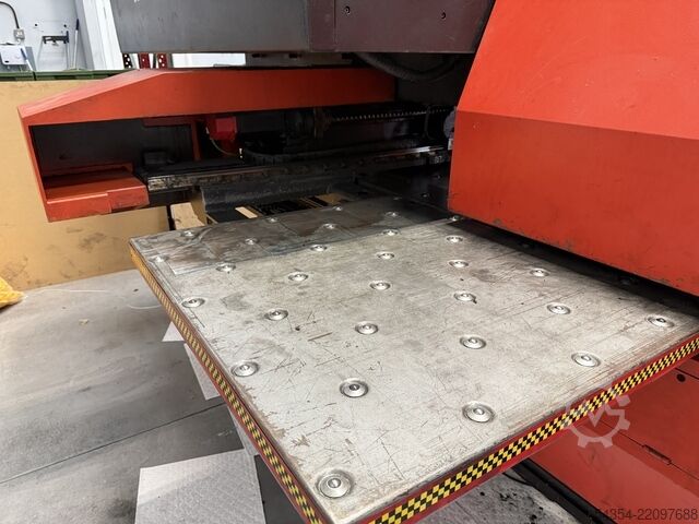 Punzonadora de torre CNC Amada Europe 245