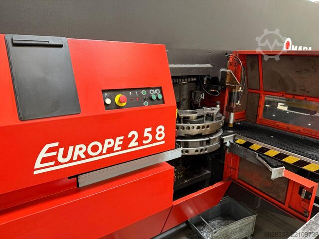 Delme ve bükme makinesi Amada EUROPE 258