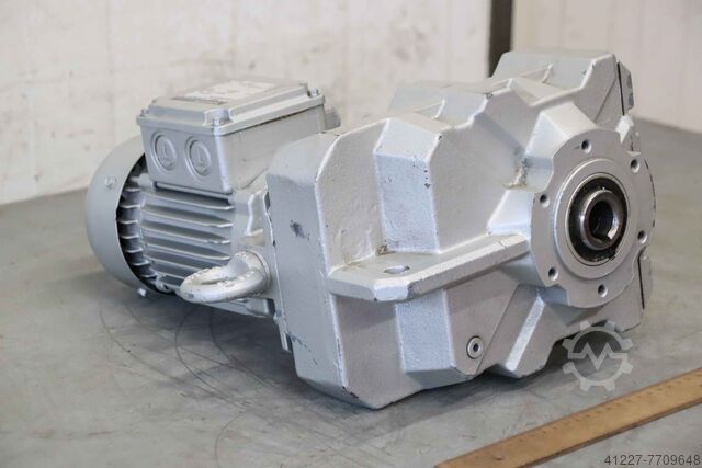 Silnik przekładniowy 0,37 kW 43,5 obr. BAUER BF10-04/D07LA4