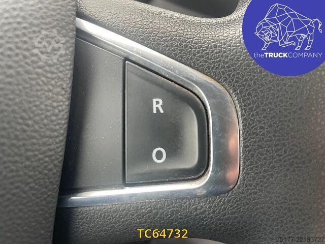 Plataforma elevadora Renault Master 130.35 nacelle socage
