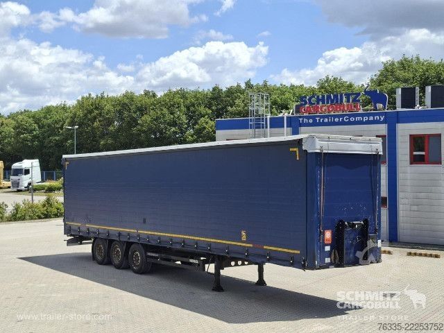 Öppen semitrailer med kapell Kögel Curtainsider Mega