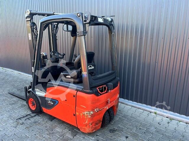 Elektromos háromkerekű targonca Linde E16-02