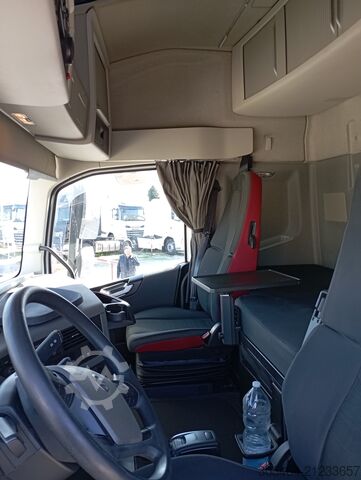 Standard tractor unit Volvo FH 540