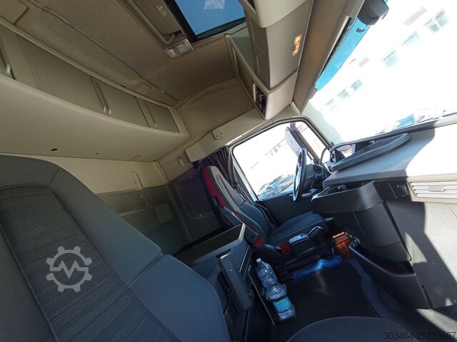 Standard tractor unit Volvo FH 540