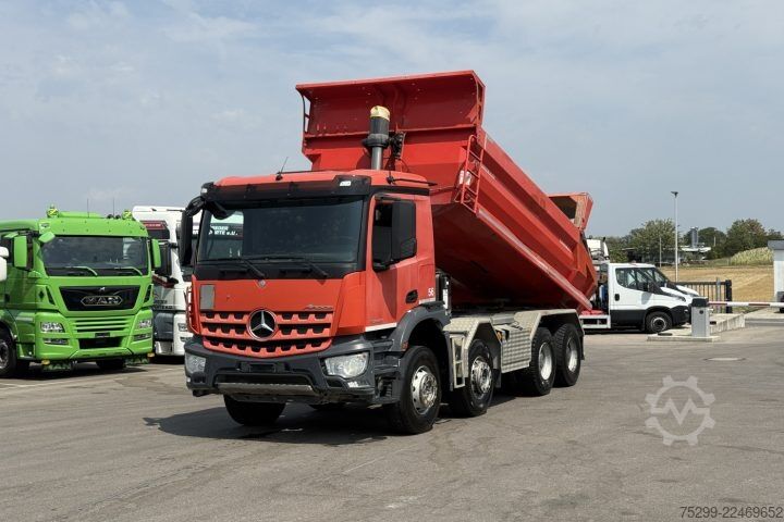 Billenő teherautó Mercedes-Benz Arocs 3243 8x4 Schwarzmüller / Swiss-Vehicle