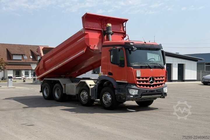 Billenő teherautó Mercedes-Benz Arocs 3243 8x4 Schwarzmüller / Swiss-Vehicle