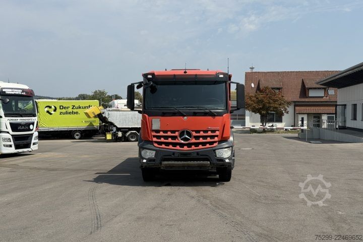 Billenő teherautó Mercedes-Benz Arocs 3243 8x4 Schwarzmüller / Swiss-Vehicle