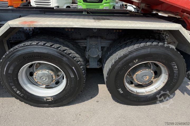 Billenő teherautó Mercedes-Benz Arocs 3243 8x4 Schwarzmüller / Swiss-Vehicle