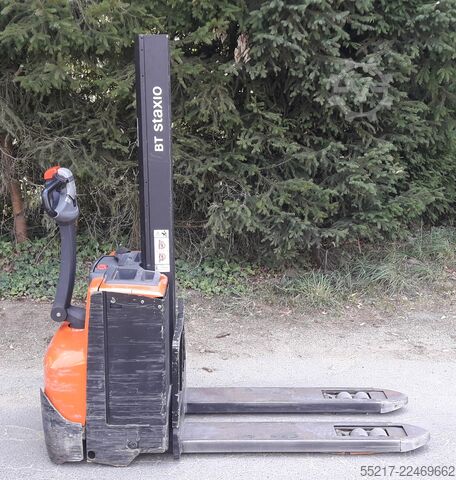 Kézi emelő TOYOTA BT SWE