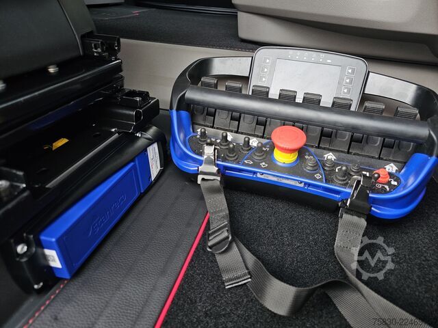 Vrachtwagen met kraan Scania R590 V8 8x2 / HMF 9520 CRANE - JIB - WINCH / TR...
