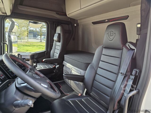 Vrachtwagen met kraan Scania R590 V8 8x2 / HMF 9520 CRANE - JIB - WINCH / TR...