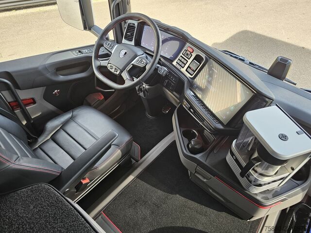 Vrachtwagen met kraan Scania R590 V8 8x2 / HMF 9520 CRANE - JIB - WINCH / TR...