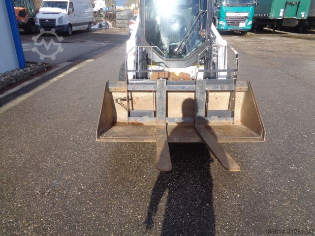 Kerekes rakodó BOBCAT S450 Schaufeln + Gabeln