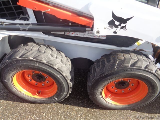 Kerekes rakodó BOBCAT S450 Schaufeln + Gabeln