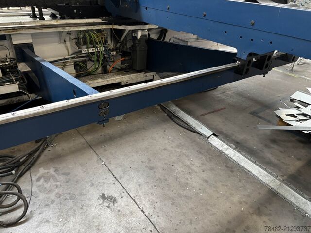 TRUMPF - TRUPUNCH 5000 S10 with ToolMaster - 2013 TRUMPF 
