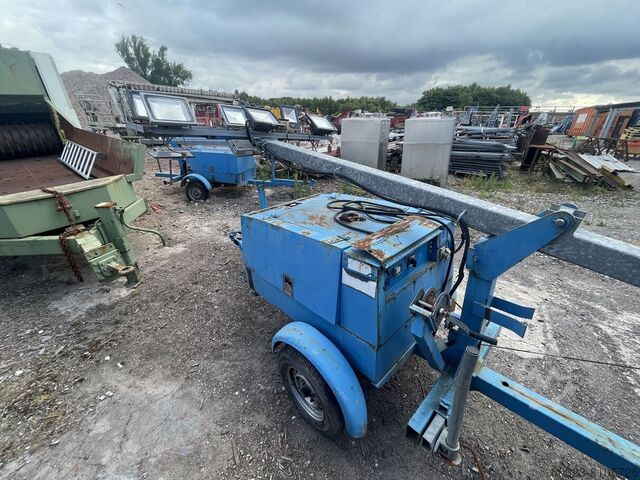 Trailer-Mounted Lighting Tower HENRY COOCH & SON Skylite 10w