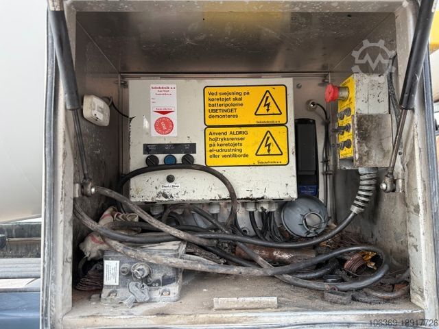 Semitrailer De Buf BM 12-36-2SPR w/ Belt Theam TSR15 / Beton