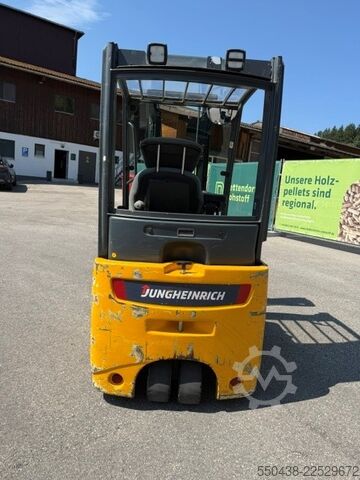 Transpalette manuel Jungheinrich Typ EFG 216k mit Ladegerät EFG 216k
