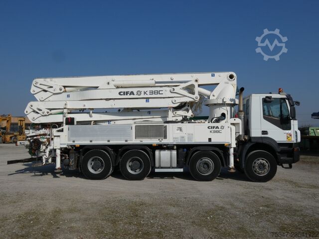 φορτηγό αντλίας σκυροδέματος Iveco TRAKKER 450