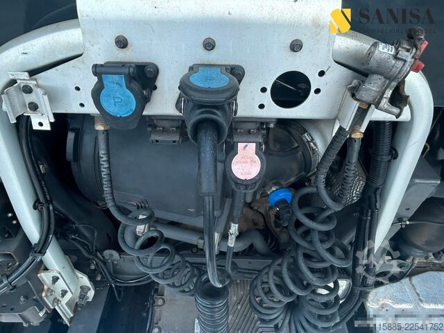 Tractora standard Renault T480