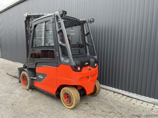 Elektrický 4kolový vysokozdvižný vozík Linde E40H-01/600