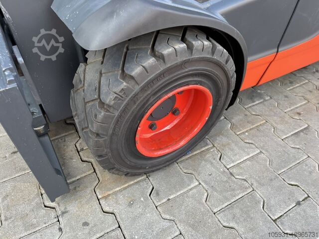 Stivuitor electric cu 4 roți Linde E20PH-02