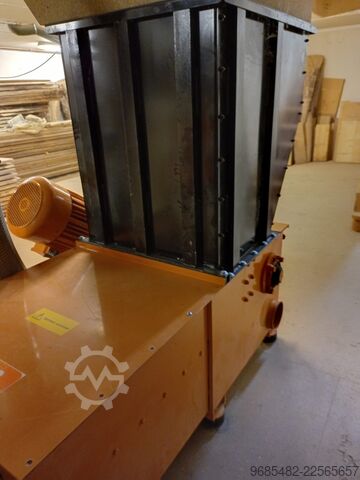 Broyeur de bois Schuko ZM 700 S