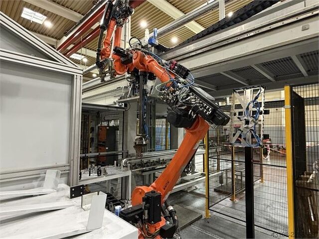 Robotportal rendszer 5 robottal KUKA KR 16 R2010-2
