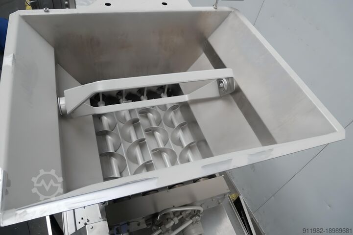 Máquina de processamento de carne GEA formeuse Multiformer 400