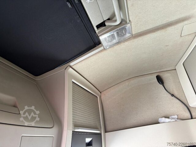Furgón portacoches Volvo FH 500 + HYDRAULISCHE PLATEAUS + LIER + REMOTE ...