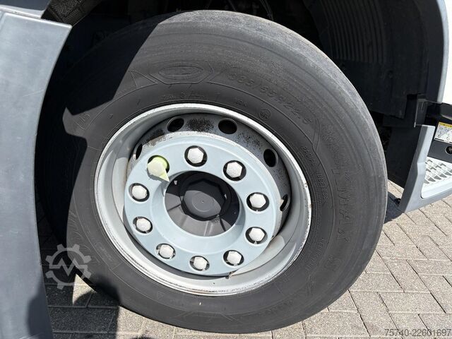 Furgón portacoches Volvo FH 500 + HYDRAULISCHE PLATEAUS + LIER + REMOTE ...