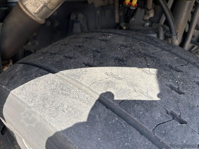 Furgón portacoches Volvo FH 500 + HYDRAULISCHE PLATEAUS + LIER + REMOTE ...
