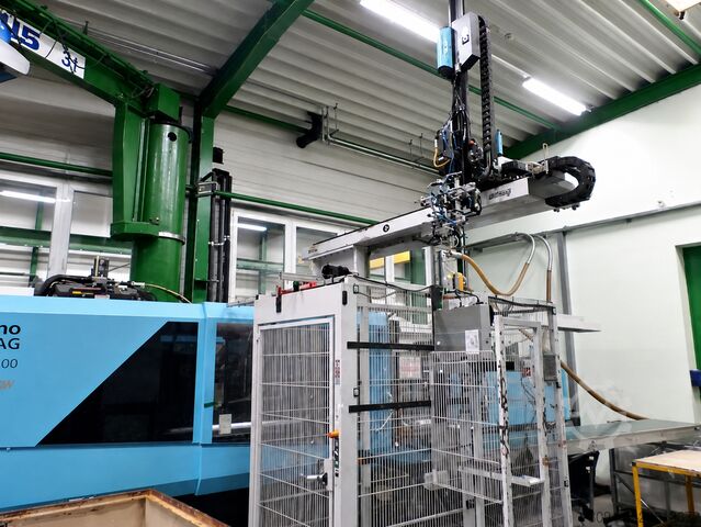 Macchina per stampaggio a iniezione Sumitomi (SHI) Demag Systec 420/820-2300 r. 2015