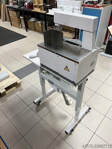 Umreifungsmaschine auf Sockel Com J240/30 Banding Machine on a Base