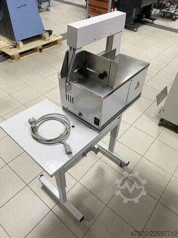Umreifungsmaschine auf Sockel Com J240/30 Banding Machine on a Base