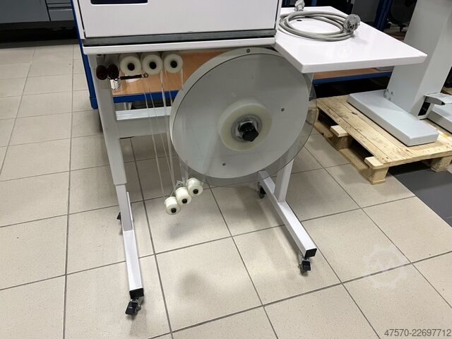 Umreifungsmaschine auf Sockel Com J240/30 Banding Machine on a Base