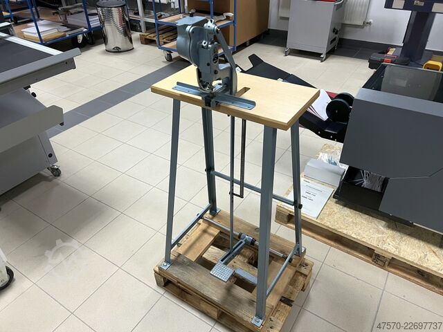 Oogjesmachine Hang Piccolo 101-20 Eyeleting machine