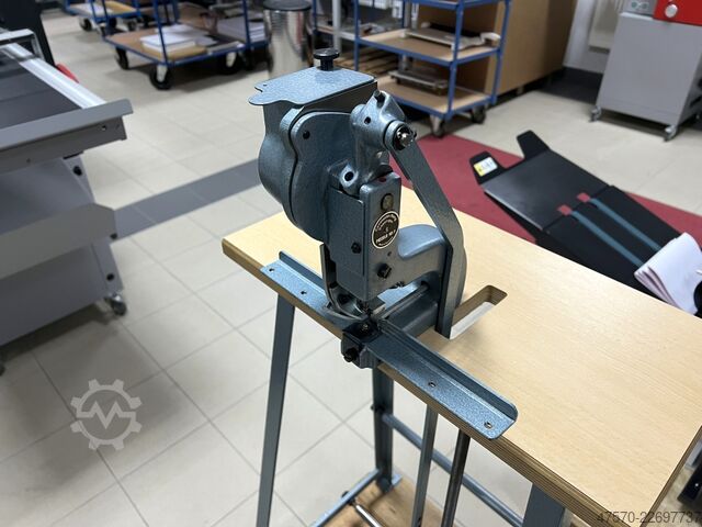 Oogjesmachine Hang Piccolo 101-20 Eyeleting machine