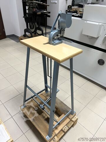 Oogjesmachine Hang Piccolo 101-20 Eyeleting machine